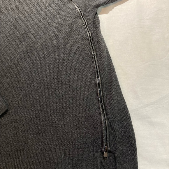 Vince. Sweater size medium, full front zipper - Picture 3 of 8